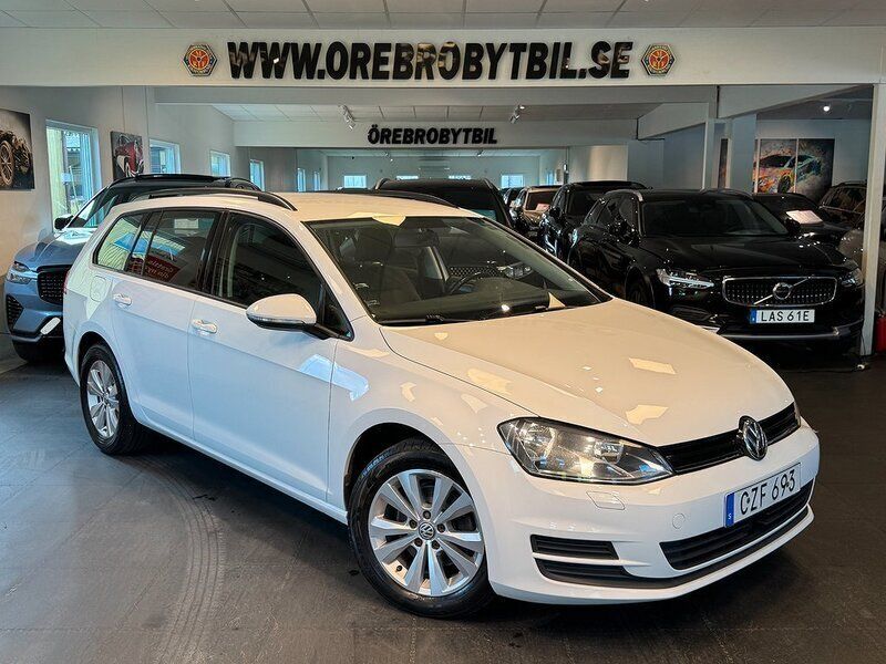 Vit Begagnad 2015 VW Golf VII Kombi | 104 900 kr (Marknadspris) - Bild 1/4