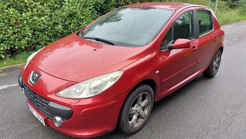 Röd Begagnad 2006 Peugeot 307 Halvkombi | 23 900 kr (Marknadspris) - Bild 1/4