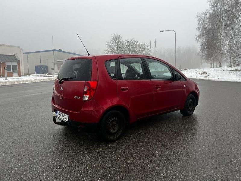 Begagnad Mitsubishi Colt 95 HK (69 kW) 2009 Halvkombi