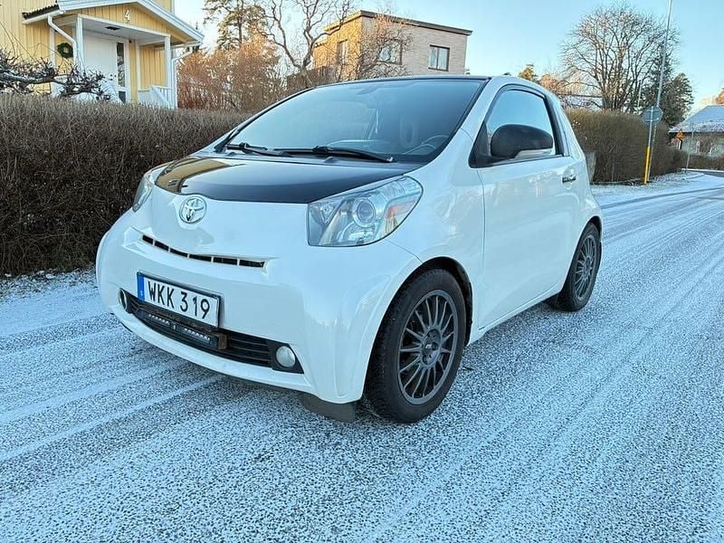 Begagnad 2010 Toyota iQ Halvkombi | 37 000 kr (Bra pris) - Bild 1/4