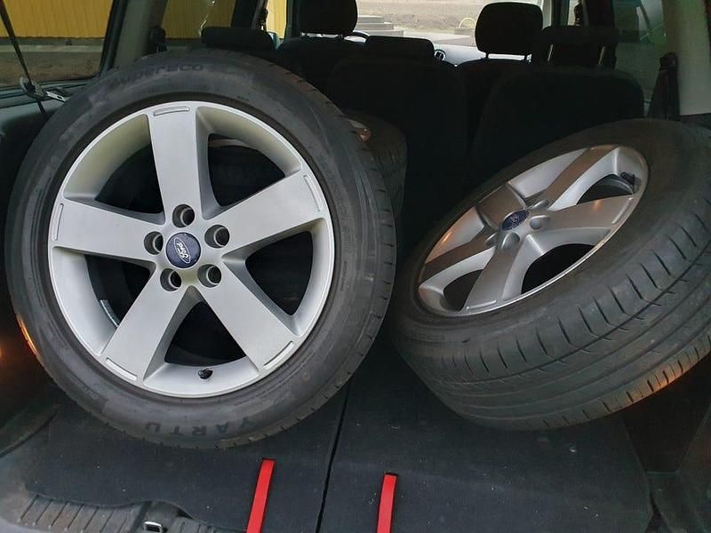 Begagnad Ford Galaxy 175 HK (128 kW) 2010 Minibuss