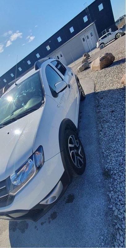 Vit Begagnad 2014 Dacia Sandero Stepway Halvkombi | 48 000 kr (Dyr) - Bild 1/4
