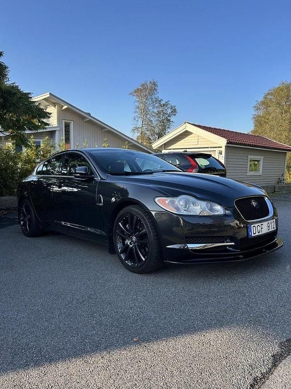 Grå Begagnad 2011 Jaguar XF Sedan | 115 000 kr (Marknadspris) - Bild 1/4
