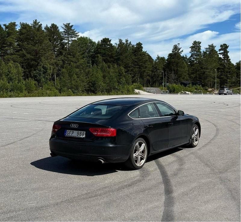 Svart Begagnad 2010 Audi A5 Sportback Comfort Halvkombi | 62 000 kr (Bra pris) - Bild 1/4