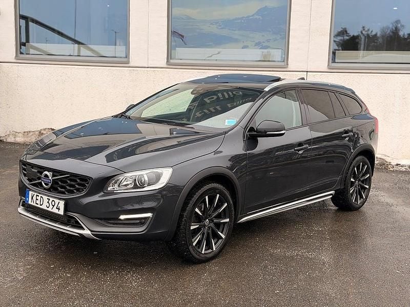 Begagnad Volvo V60 CC Summum 190 HK (139 kW) 2015 Grå Kombi