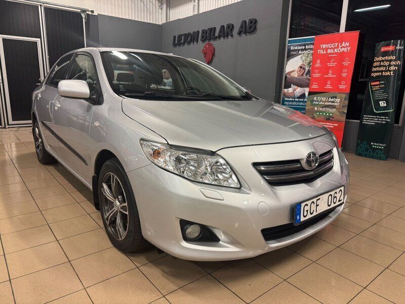 Silver Begagnad 2007 Toyota Corolla Sedan | 39 900 kr - Bild 1/4