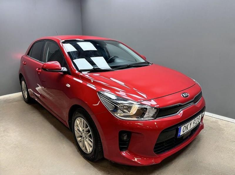 Röd Begagnad 2017 Kia Rio Halvkombi | 144 900 kr (Marknadspris) - Bild 1/4