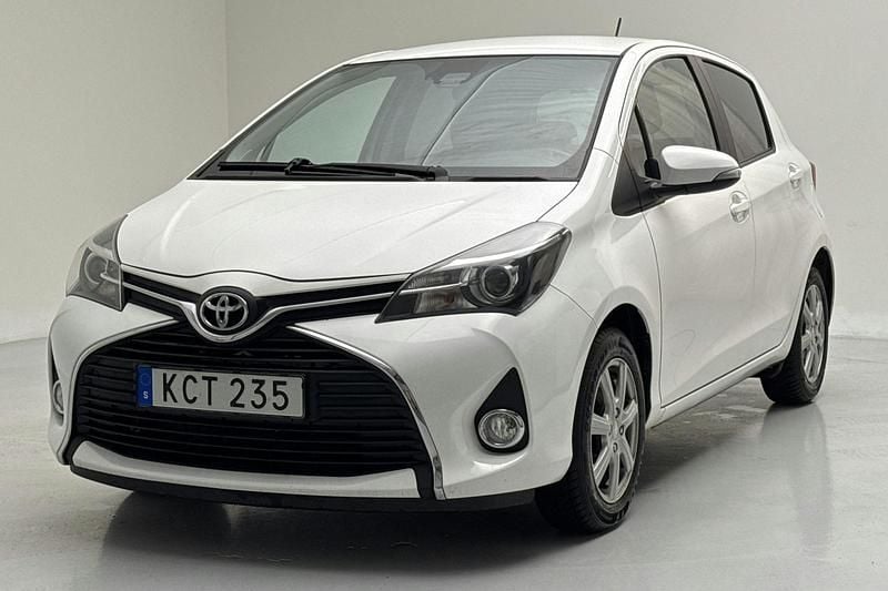 Vit Begagnad 2016 Toyota Yaris Active | 106 000 kr (Marknadspris) - Bild 1/4