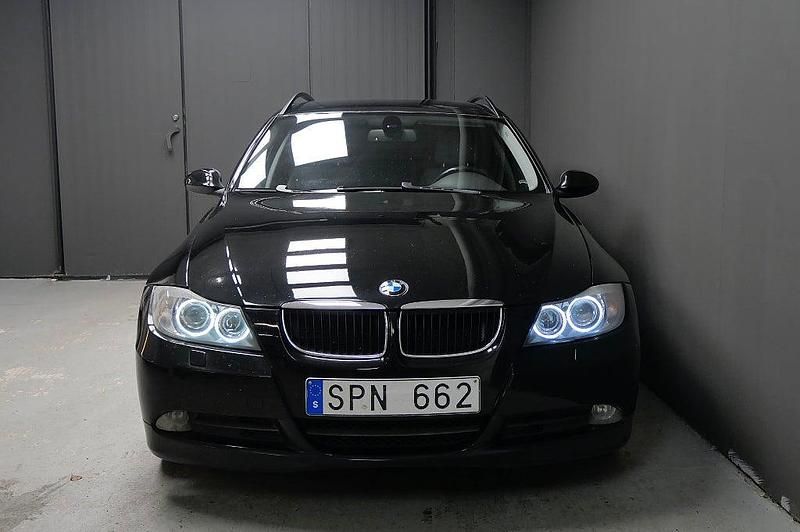 Begagnad BMW 320 150 HK (110 kW) 2006 Svart Kombi