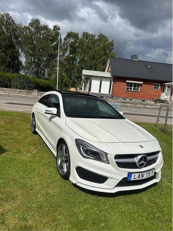 Vit Begagnad 2016 Mercedes CLA250 Shooting Brake AMG Kombi | 183 000 kr (Marknadspris) - Bild 1/4