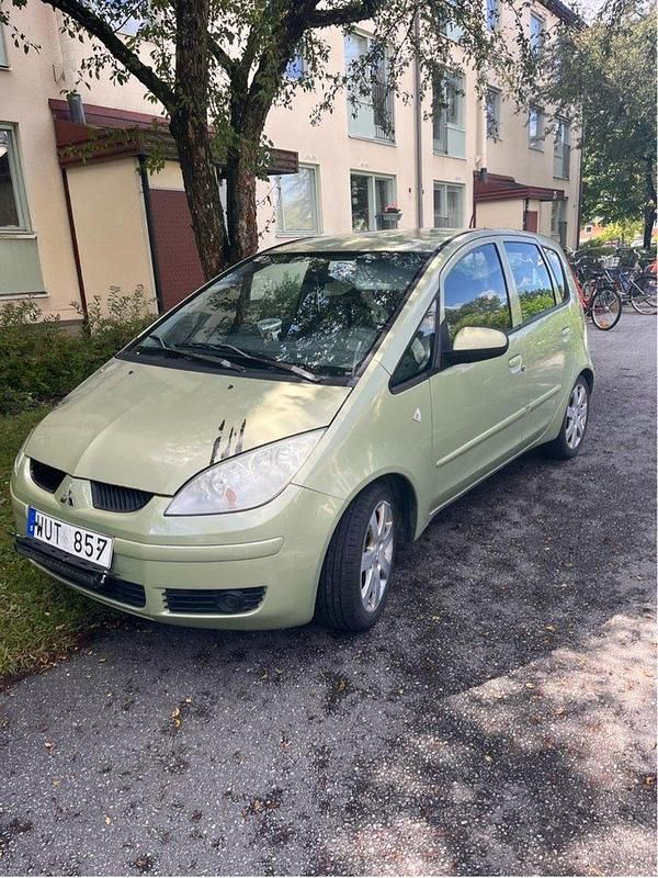 Grön Begagnad 2005 Mitsubishi Colt Halvkombi | 30 000 kr (Bra pris) - Bild 1/1