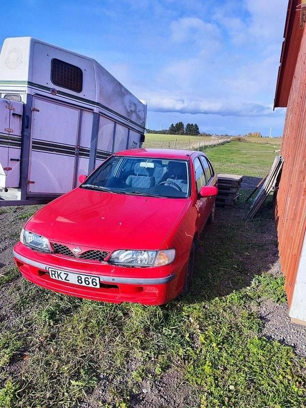 Röd Begagnad 2000 Nissan Almera Sedan | 5 000 kr - Bild 1/2