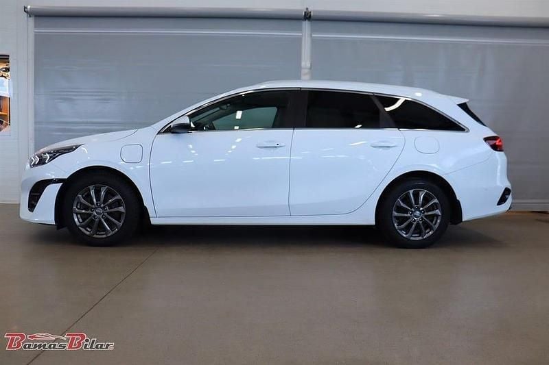 Begagnad Kia Ceed Sportswagon 142 HK (104 kW) 2022 Vit Kombi