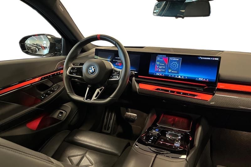 Begagnad BMW i5 Shadowline 442 kW (601 HK) 2025 Röd Kombi
