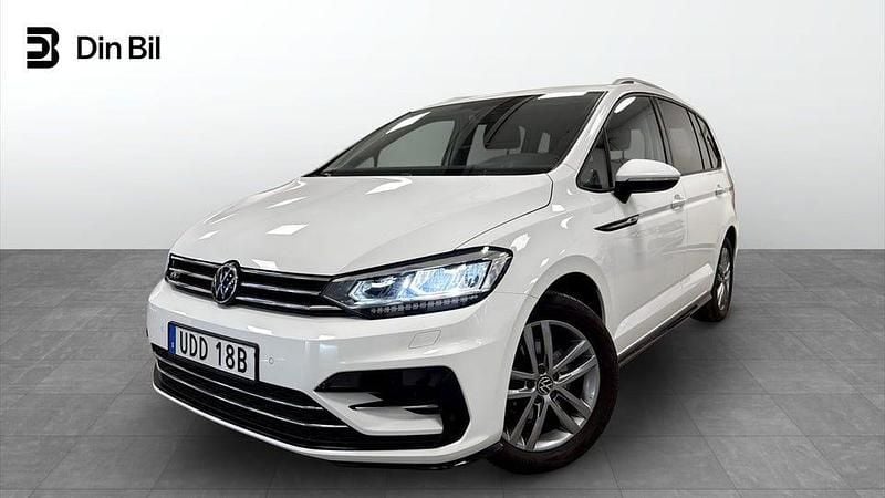 Vit Begagnad 2022 VW Touran R-line Minibuss | 309 900 kr (Bra pris) - Bild 1/4
