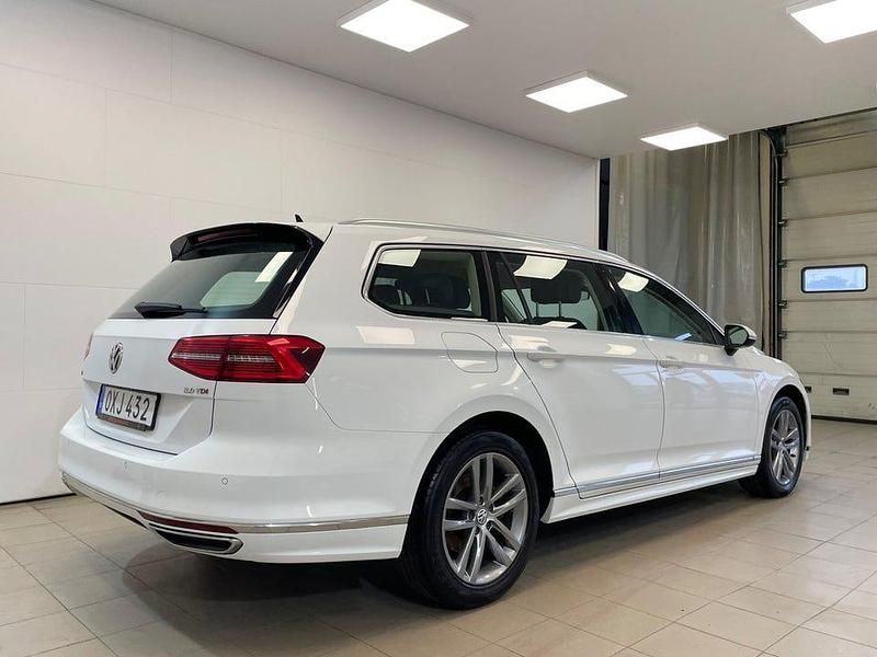 Begagnad VW Passat R-line 190 HK (139 kW) 2018 Vit