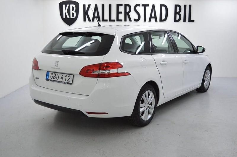 Begagnad Peugeot 308 SW Active 110 HK (80 kW) 2015 Vit Kombi