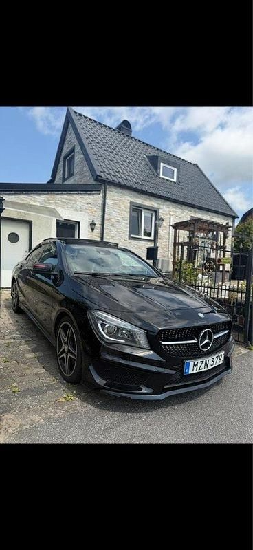 Svart Begagnad 2016 Mercedes CLA220 AMG Sedan | 179 000 kr (Marknadspris) - Bild 1/4