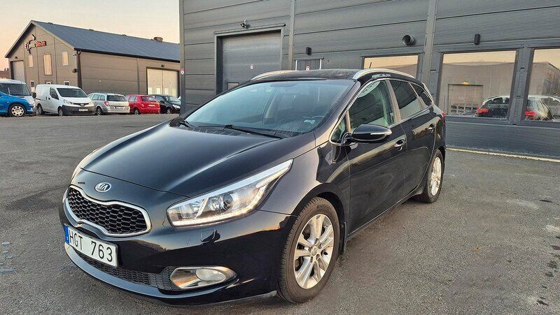 Svart Begagnad 2013 Kia Ceed Sportswagon EX Kombi | 59 900 kr (Marknadspris) - Bild 1/4
