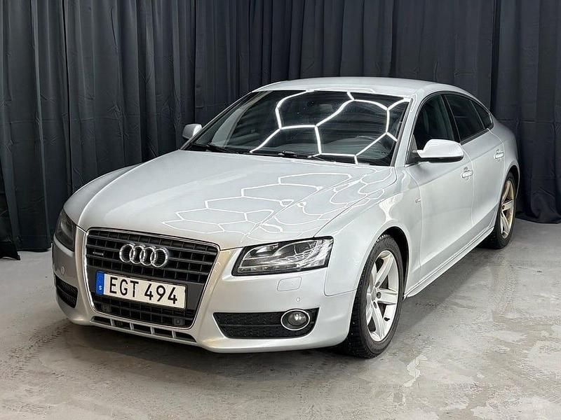 Silver Begagnad 2010 Audi A5 Sportback S-Line Halvkombi | 94 900 kr (Marknadspris) - Bild 1/4