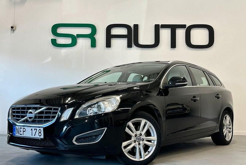 Svart Begagnad 2012 Volvo V60 Summum Kombi | 154 900 kr (Marknadspris) - Bild 1/4