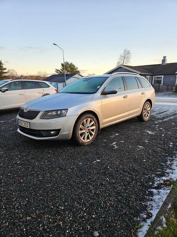 Begagnad 2016 Skoda Octavia Kombi | 125 000 kr (Marknadspris) - Bild 1/4