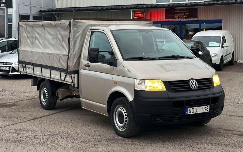 Ljusgrå (grå) Begagnad 2007 VW T5 Van | 64 900 kr (Marknadspris) - Bild 1/4