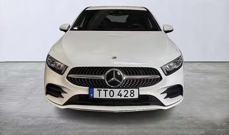 Vit Begagnad 2019 Mercedes A200 AMG Halvkombi | 225 000 kr (Marknadspris) - Bild 1/4
