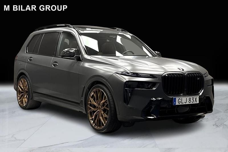 Grå Begagnad 2024 BMW X7 M Sport SUV | 1 449 000 kr - Bild 1/4