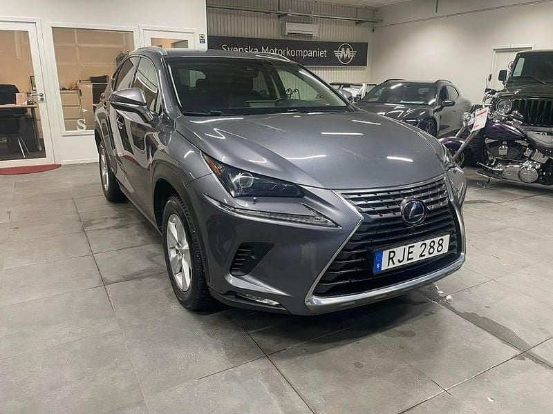 Grå Begagnad 2018 Lexus NX300h Executive Line SUV | 269 900 kr (Marknadspris) - Bild 1/4