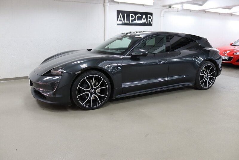 Grå Begagnad 2022 Porsche Taycan Sport Turismo Sedan | 719 900 kr (Bra pris) - Bild 1/4