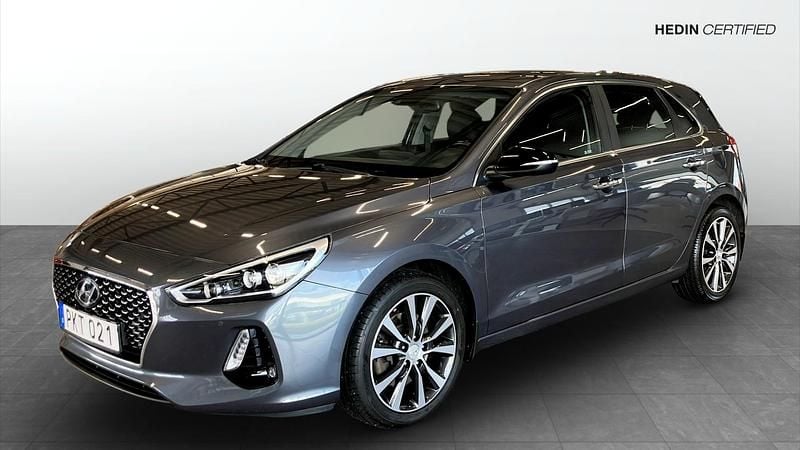 Mörkgrå (grey) Begagnad 2017 Hyundai i30 Premium Halvkombi | 139 900 kr (Marknadspris) - Bild 1/4