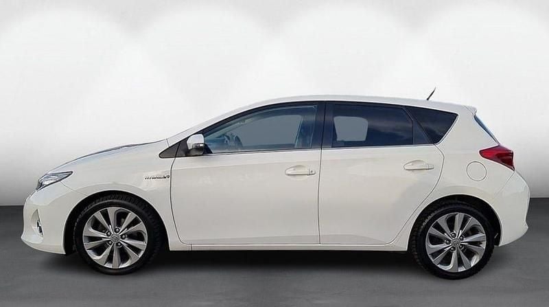 Begagnad Toyota Auris Hybrid Edition 136 HK (100 kW) 2014 Vit Halvkombi