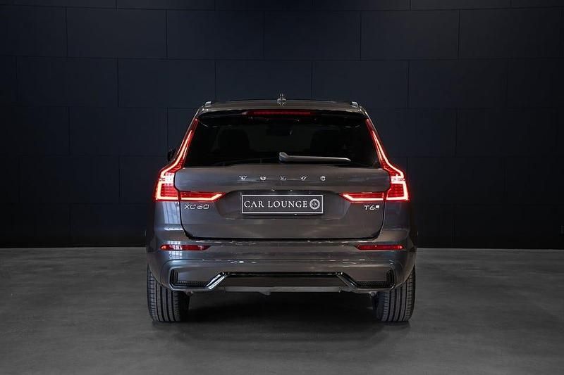 Begagnad Volvo XC60 Plus 350 HK (257 kW) 2024 Platinumgrå metallic SUV