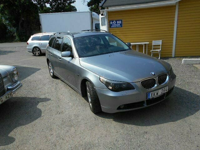 Begagnad BMW 523 177 HK (130 kW) 2005 Ljusgrå Kombi