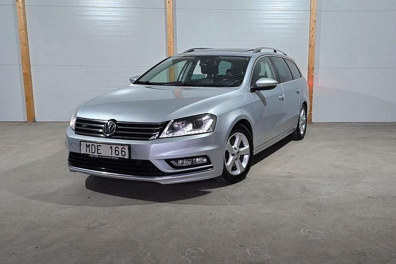Silver Begagnad 2013 VW Passat R-line Kombi | 119 900 kr (Lite dyr) - Bild 1/3