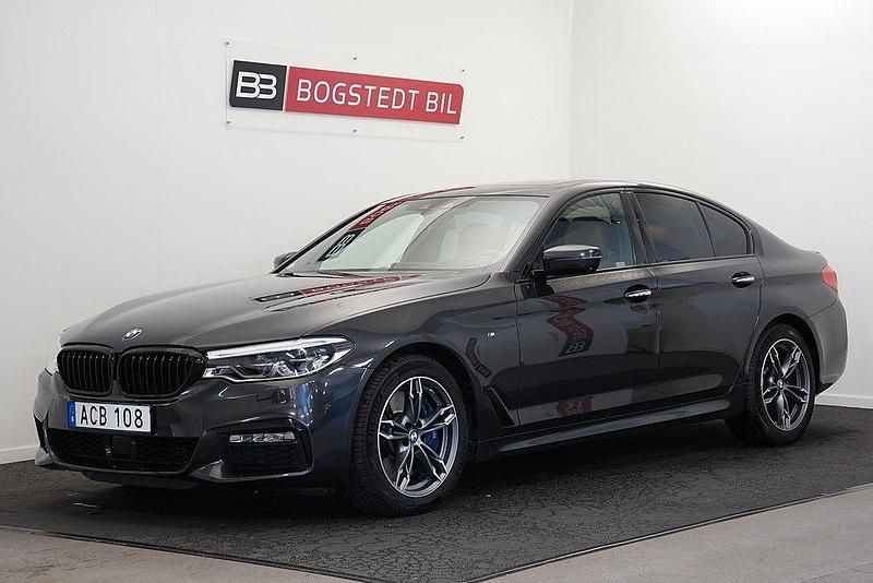Grå (sophistogrå metallic) Begagnad 2017 BMW 540 M Sport Sedan | 399 000 kr (Marknadspris) - Bild 1/4