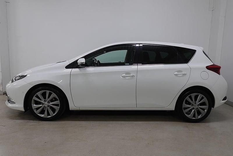 Begagnad Toyota Auris Multidrive S 116 HK (85 kW) 2016 Vit Halvkombi