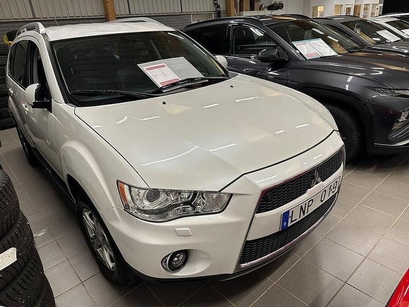 Vit Begagnad 2010 Mitsubishi Outlander SUV | 99 900 kr (Marknadspris) - Bild 1/4