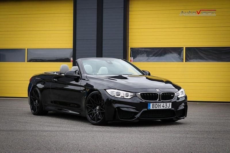 Svart Begagnad 2016 BMW M4 Cabriolet Shadowline Cab | 469 900 kr (Marknadspris) - Bild 1/4