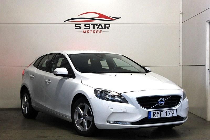 Vit Begagnad 2015 Volvo V40 Kombi | 107 900 kr (Superpris) - Bild 1/4