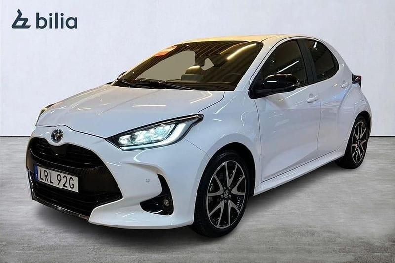 Begagnad Toyota Yaris Hybrid Style 117 HK (86 kW) 2021 Vit Halvkombi