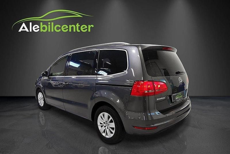 Begagnad VW Sharan 140 HK (102 kW) 2012 Grå Minibuss