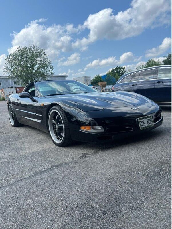 Svart Begagnad 2003 Chevrolet Corvette Sportkupé | 210 000 kr (Marknadspris) - Bild 1/4