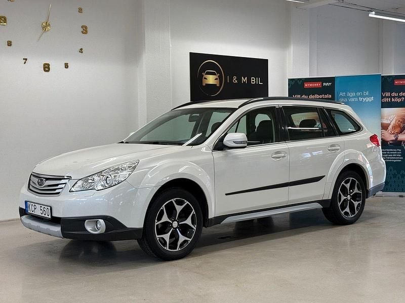 Vit Begagnad 2009 Subaru Outback SUV | 79 900 kr (Marknadspris) - Bild 1/4