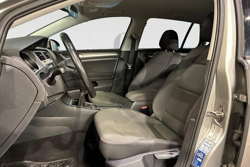 Begagnad VW Golf VII 110 HK (80 kW) 2015 Silver Halvkombi