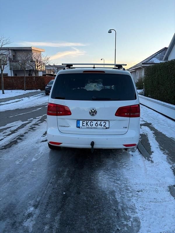 Begagnad VW Touran 140 HK (102 kW) 2015 Minibuss