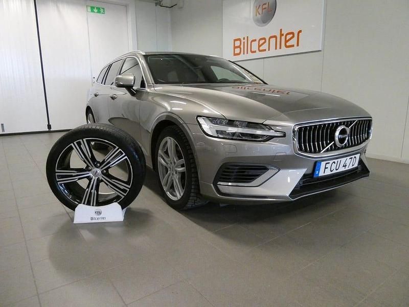 Grå Begagnad 2021 Volvo V60 Inscription Kombi | 329 900 kr - Bild 1/3