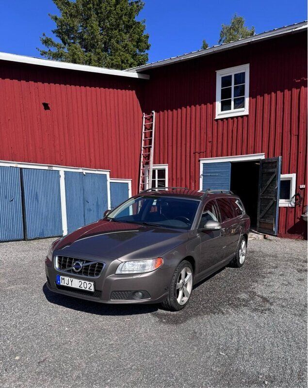 Grå Begagnad 2010 Volvo V70 Momentum Kombi | 67 000 kr (Bra pris) - Bild 1/4