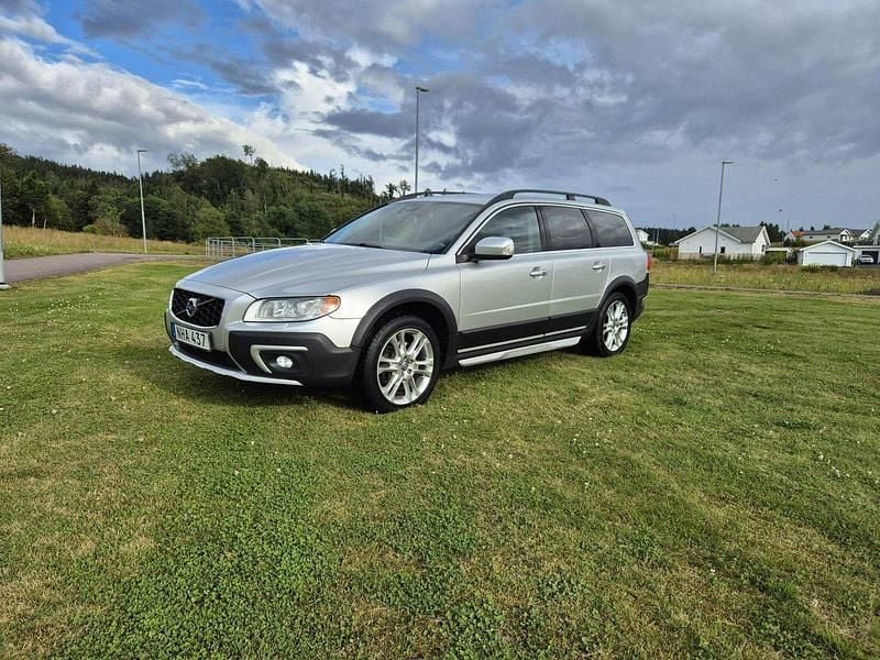 Silver Begagnad 2014 Volvo XC70 Summum SUV | 199 000 kr (Marknadspris) - Bild 1/4